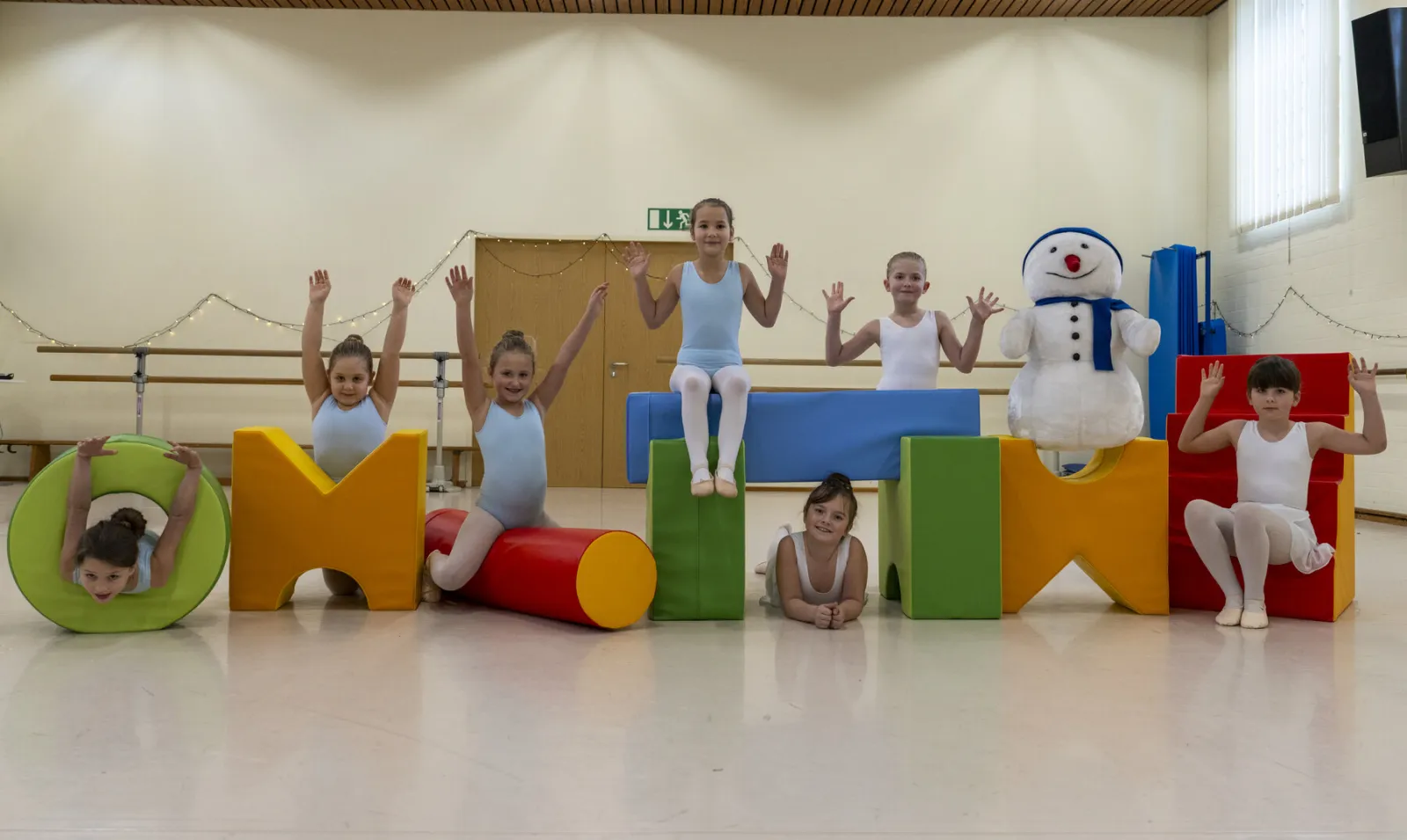 Kindergruppe mit ON POINT Buchstaben