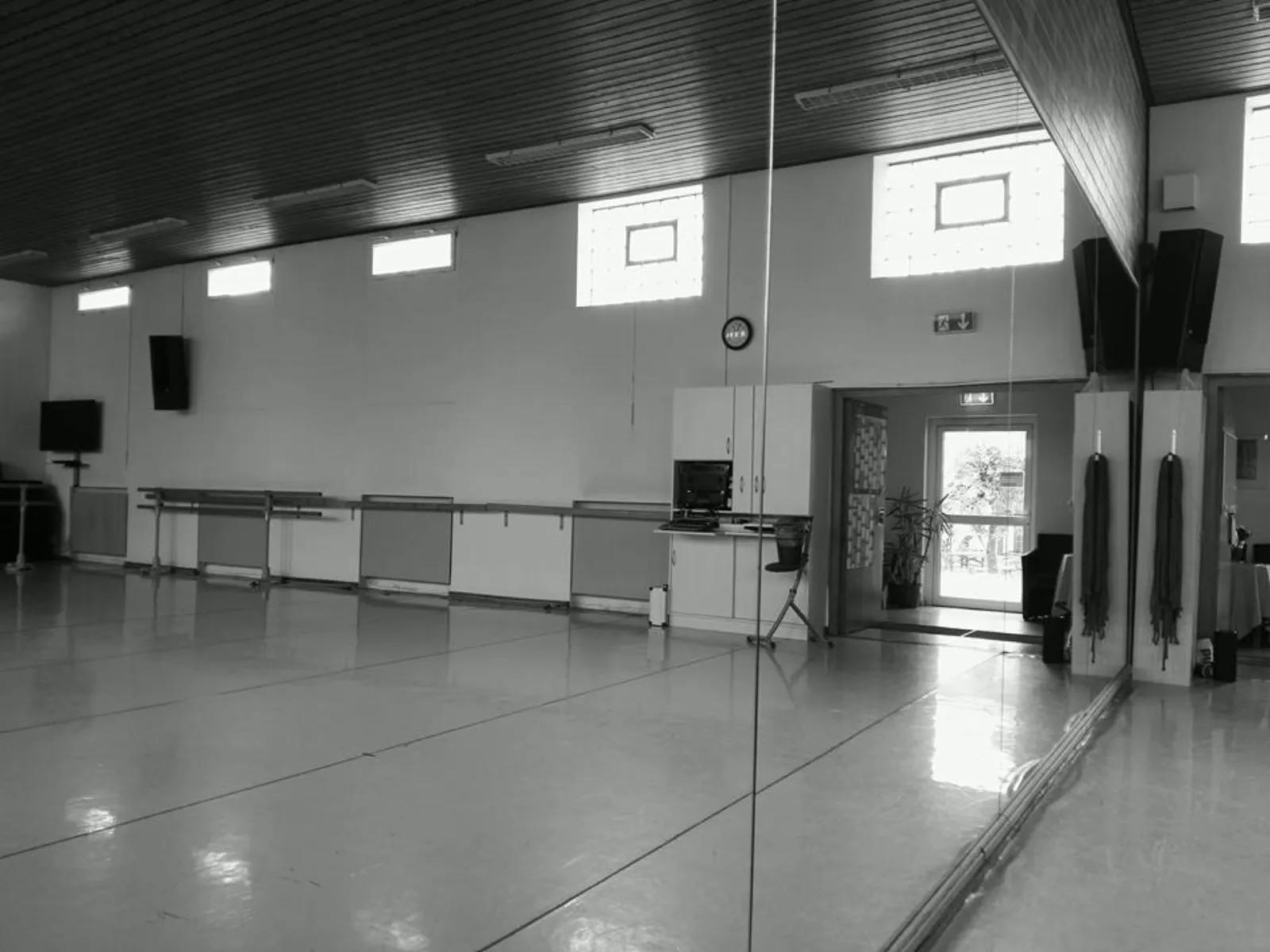 Tanzsaal 3, Blick zu den Fenstern